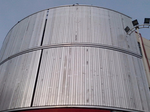 三面翻廣告牌對于廣告行業的影響